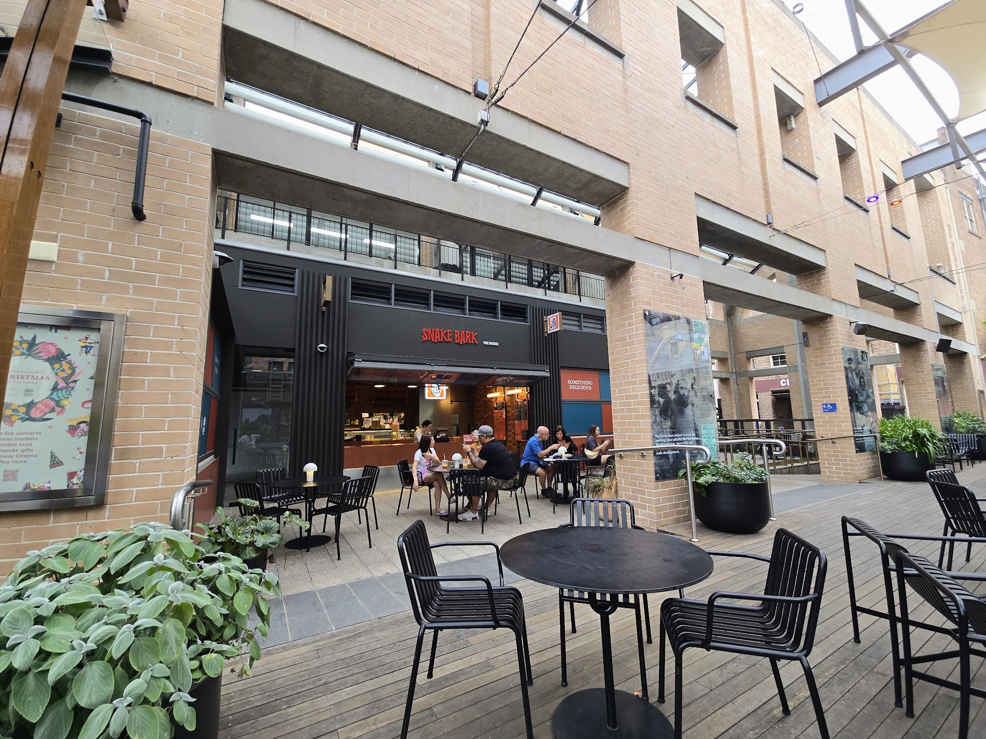 Snake Bark courtyard seating on Playfair Street